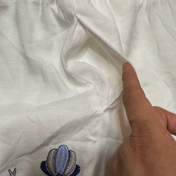 Mi Ami  White Floral Embroidered pom pom shorts with pockets Sz M - Picture 5 of 10